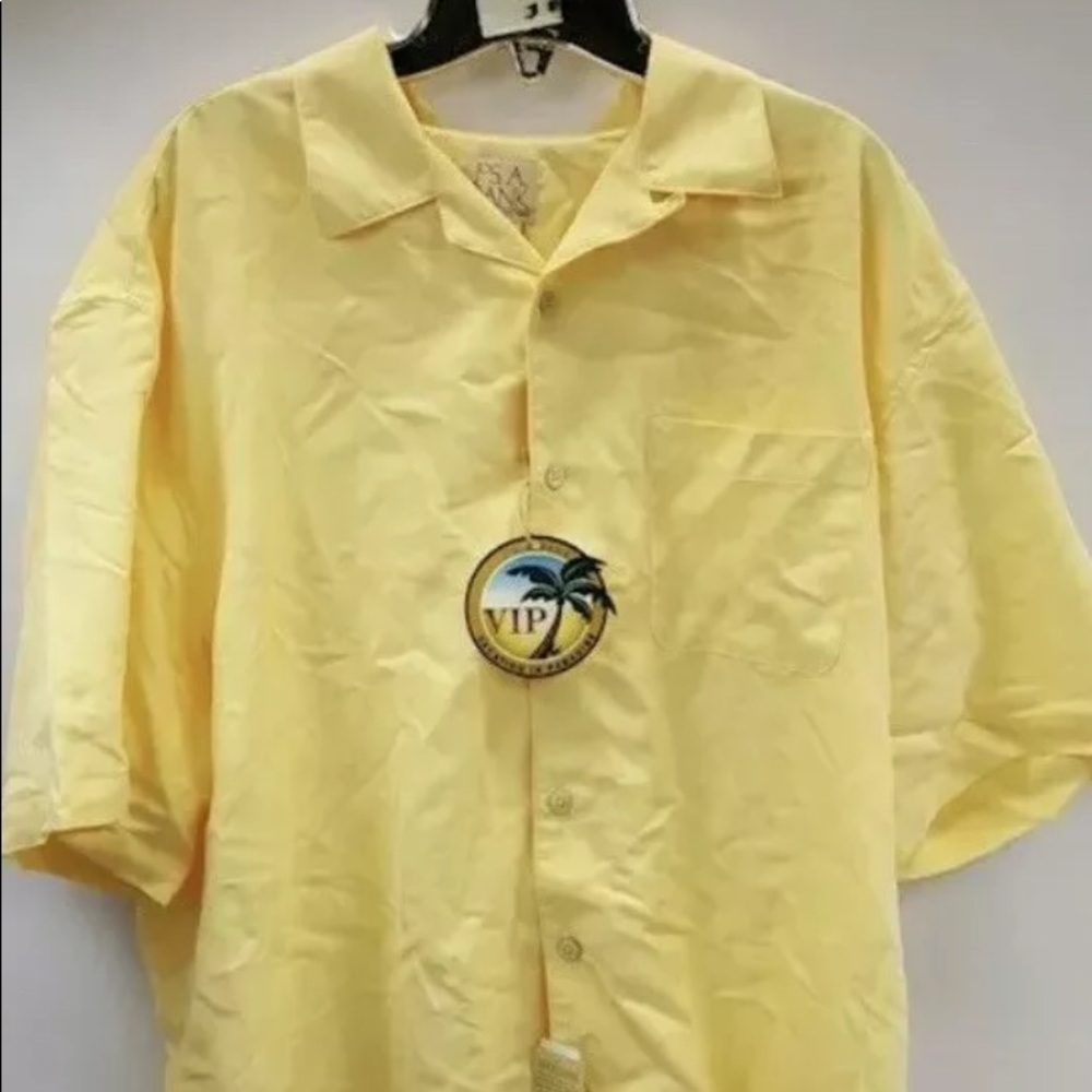 Jos A Bank short sleeve shirt! Size Large